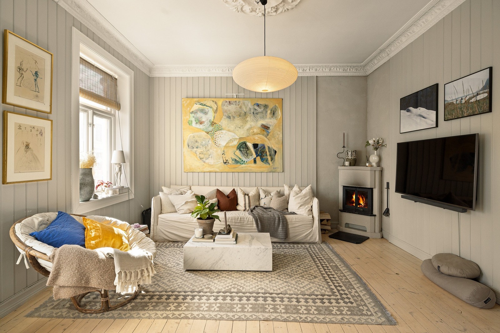 Stuen har en svært god møbleringsfrihet med plass til sofagruppe, stuebord, TV-benk og øvrig ønsket innredning. Galleribilde
