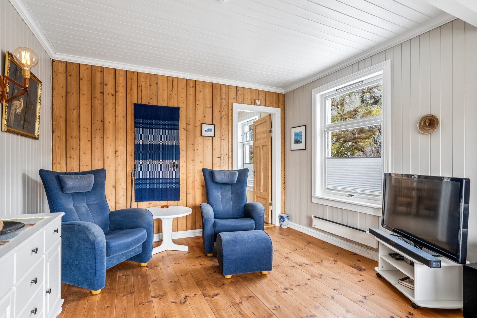 Vinduer i 2 retninger bidrar til mye lysinnslipp. Galleribilde