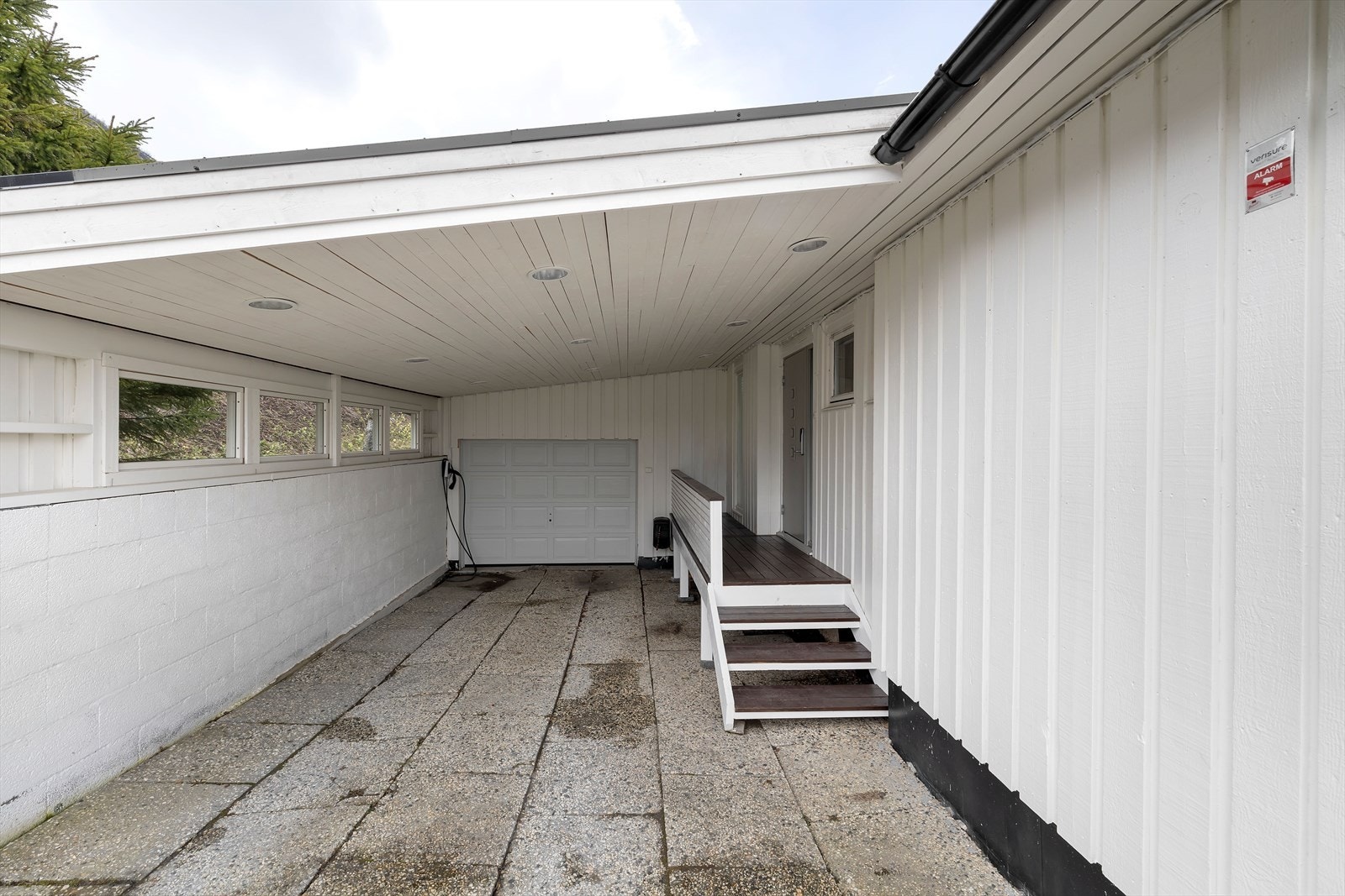Carport foran garasjen Galleribilde