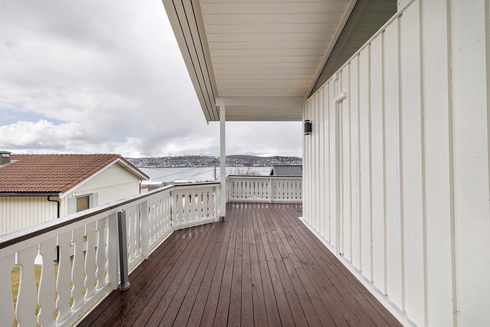 Sørvendt terrasse med rikelig med sol Galleribilde