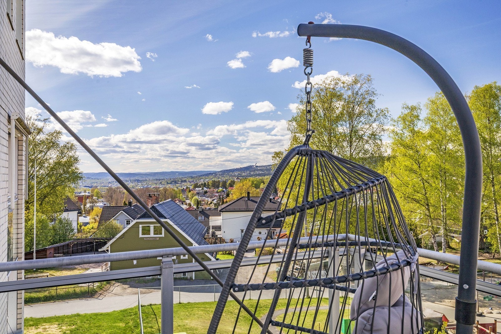 Holmenkollen kan skimtes i horisonten Galleribilde