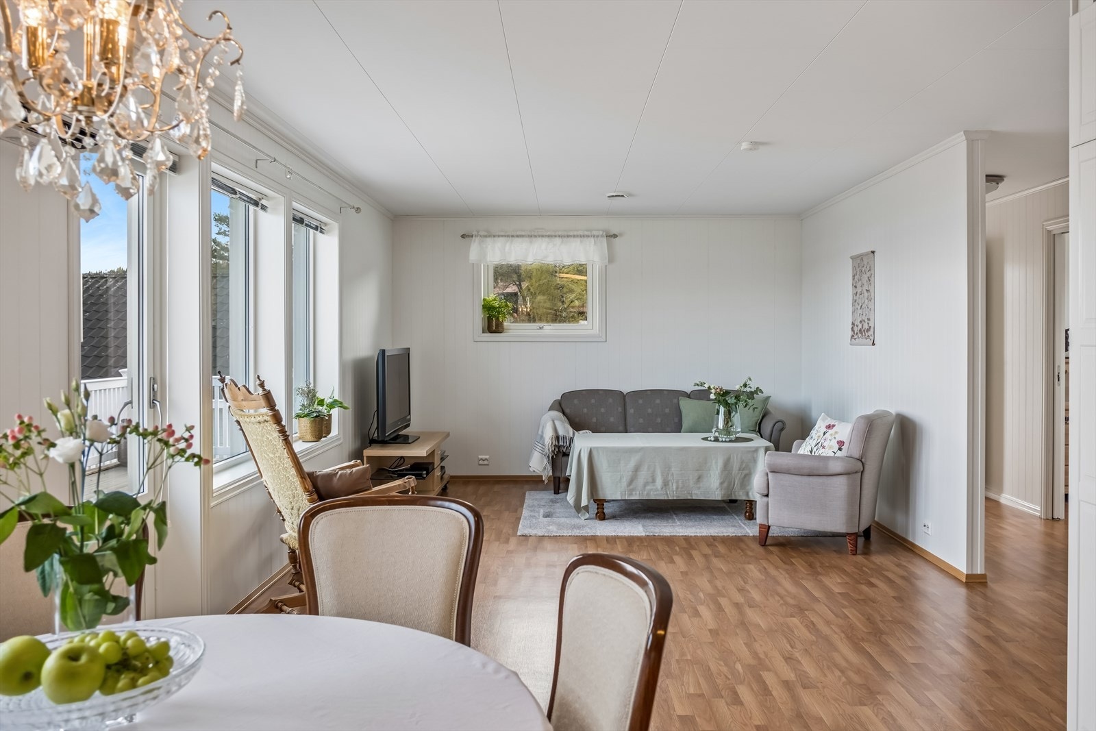 Gode muligheter for møblering på stue og kjøkken. Galleribilde