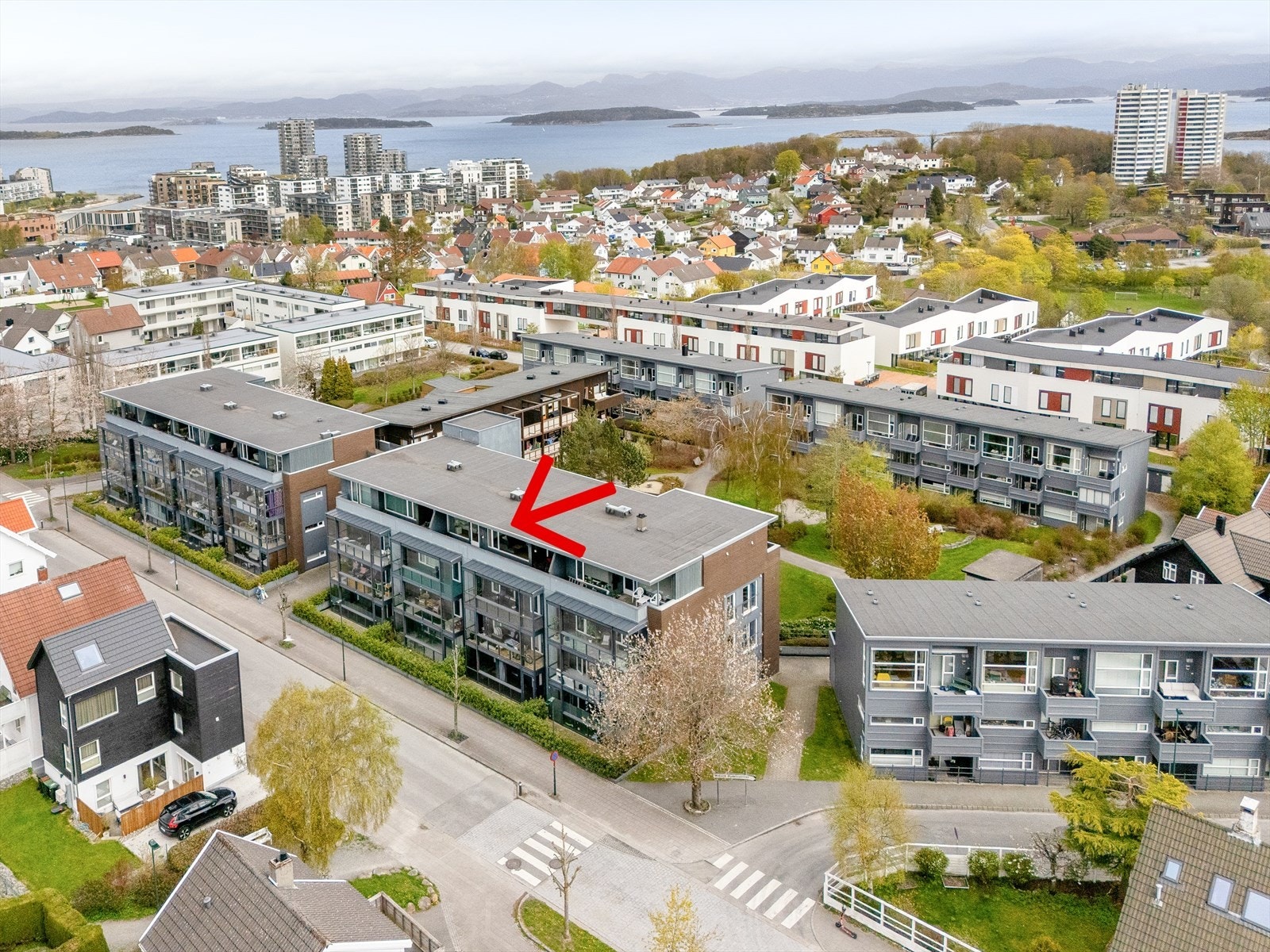 Beliggenheten gir en kort gang- eller sykkeltur til sentrumskjernen, uten storbystøy. Galleribilde