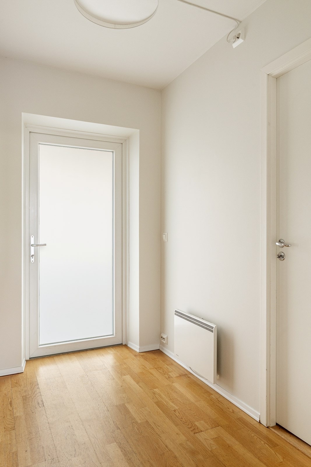 Egen inngang fra svalgang gir en privat og tilbaketrukket adkomst. Galleribilde