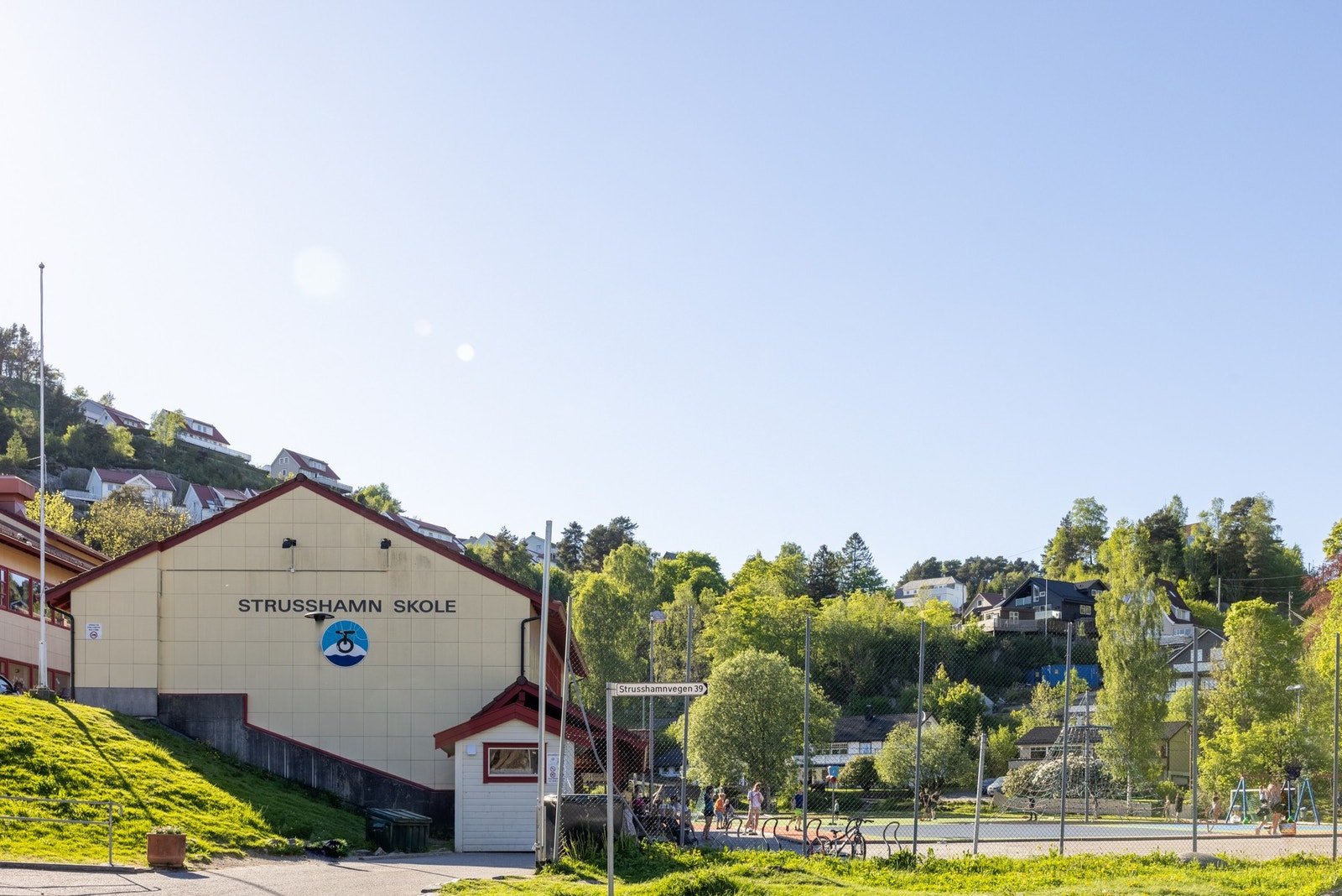 Leiligheten ligger i Strusshamns skolekrets som er en 10 minutters gange unna, og kortere via snarvei. Galleribilde