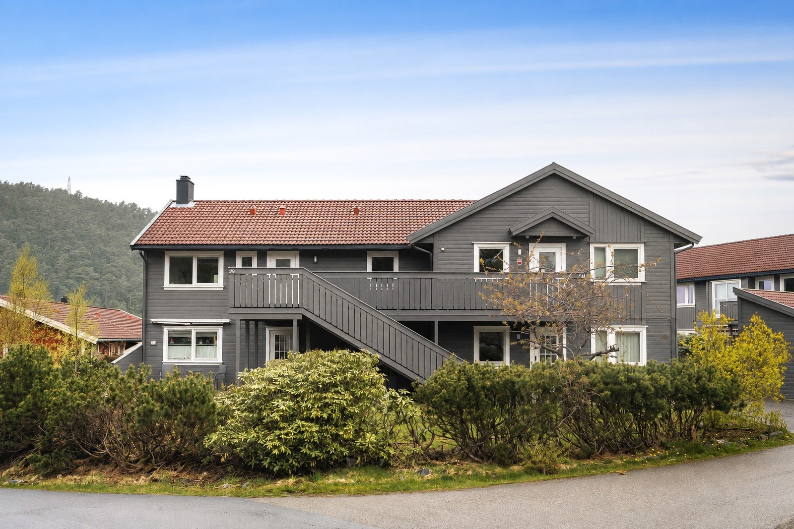 Sameiet består av 12 seksjoner fordelt på 3 bygg. Galleribilde