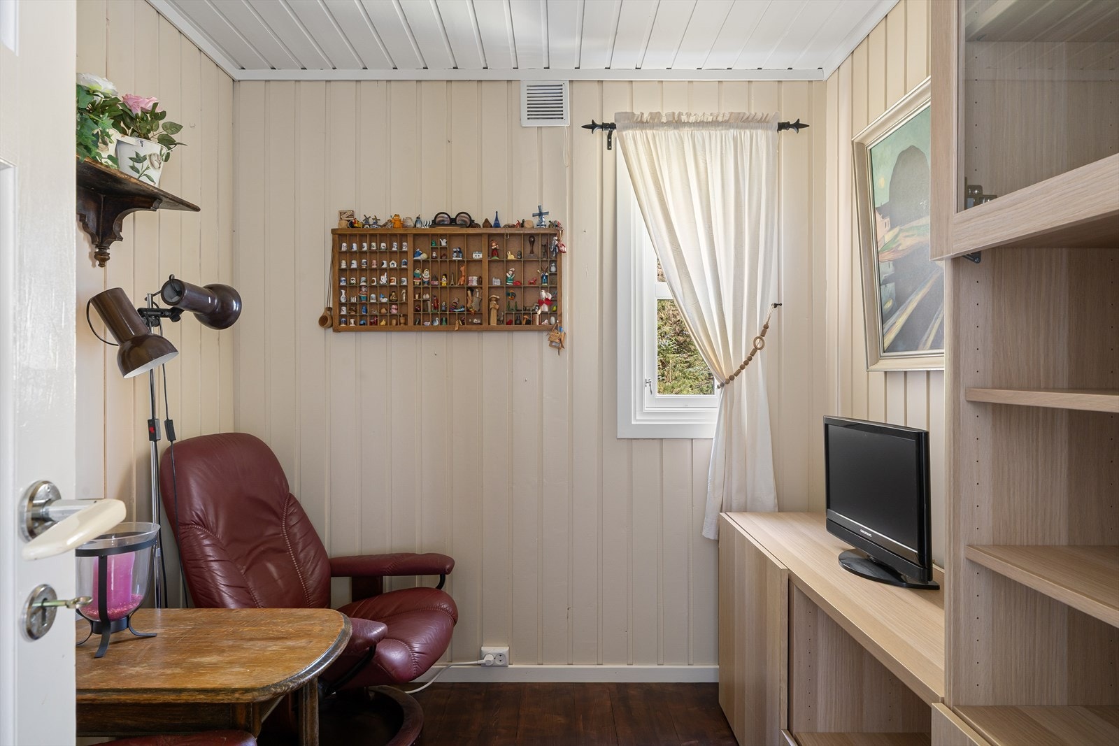 Det fjerde soverommet kan også fint benyttes som en liten TV-stue eller kontor. Galleribilde