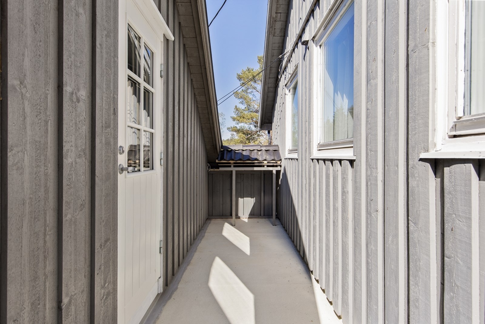 Inngang til garasjeloft. Galleribilde