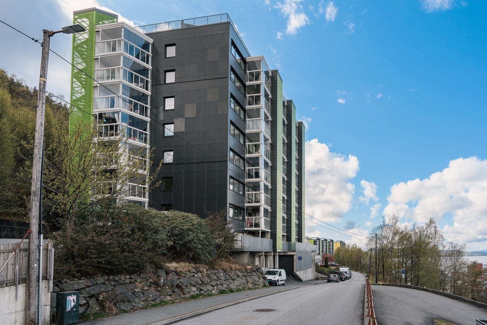 - Leiligheten hører til Solheimslien Borettslag som består av åtte boligblokker med til sammen 320 leiligheter - Galleribilde