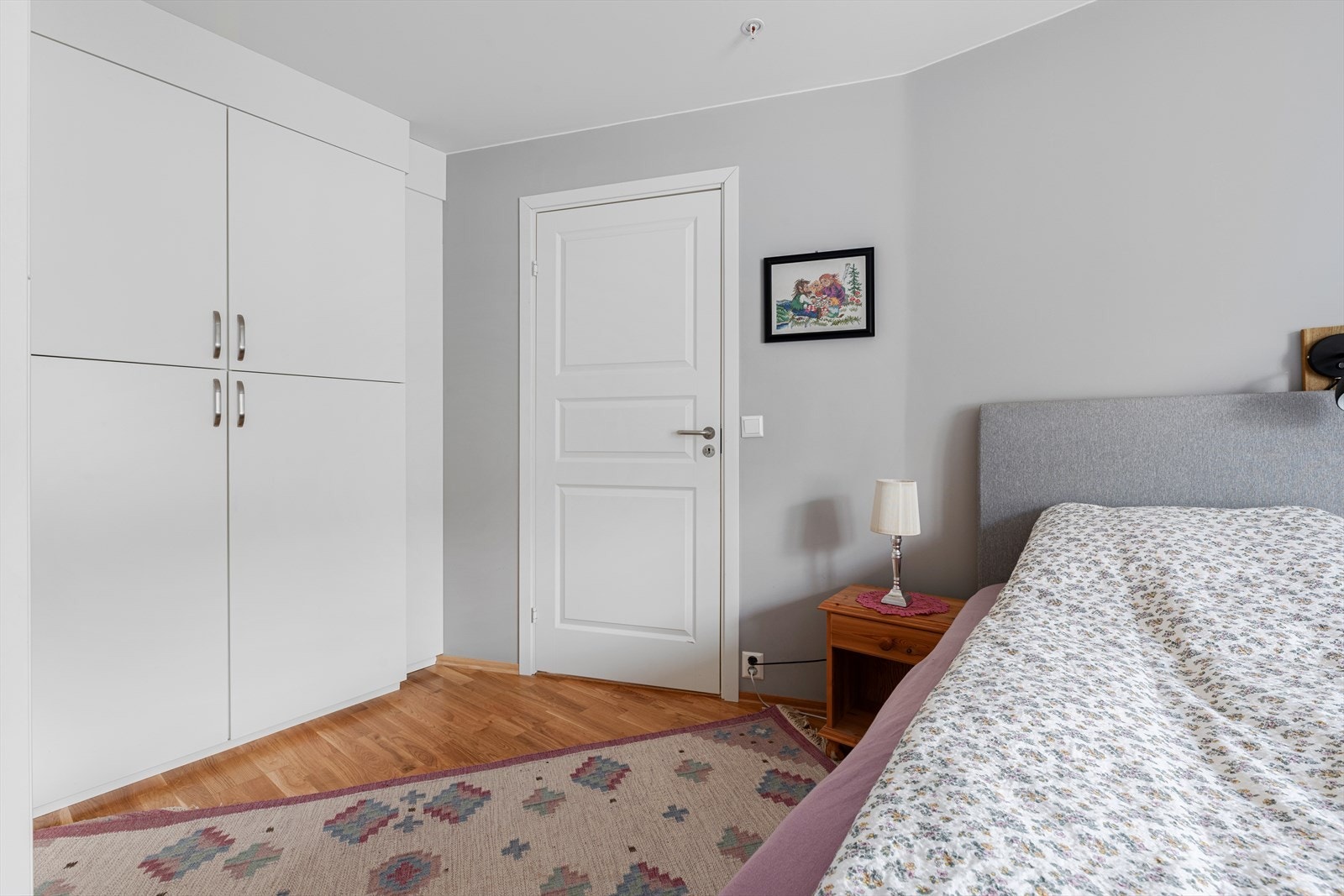 Soverom 1 av 3 Fotograf: Maren Terese Forsbakk Galleribilde