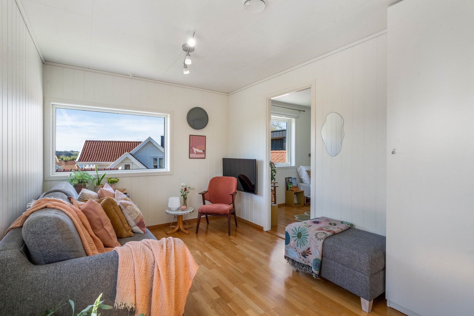 Loftstue mot ett av etasjens soverom. Galleribilde