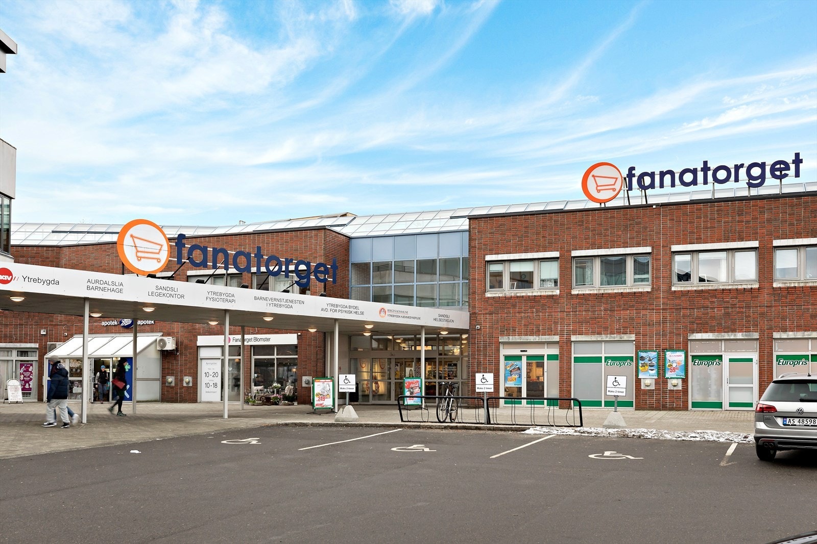En liten spasertur unna ligger Fanatorget med flere butikker. Galleribilde