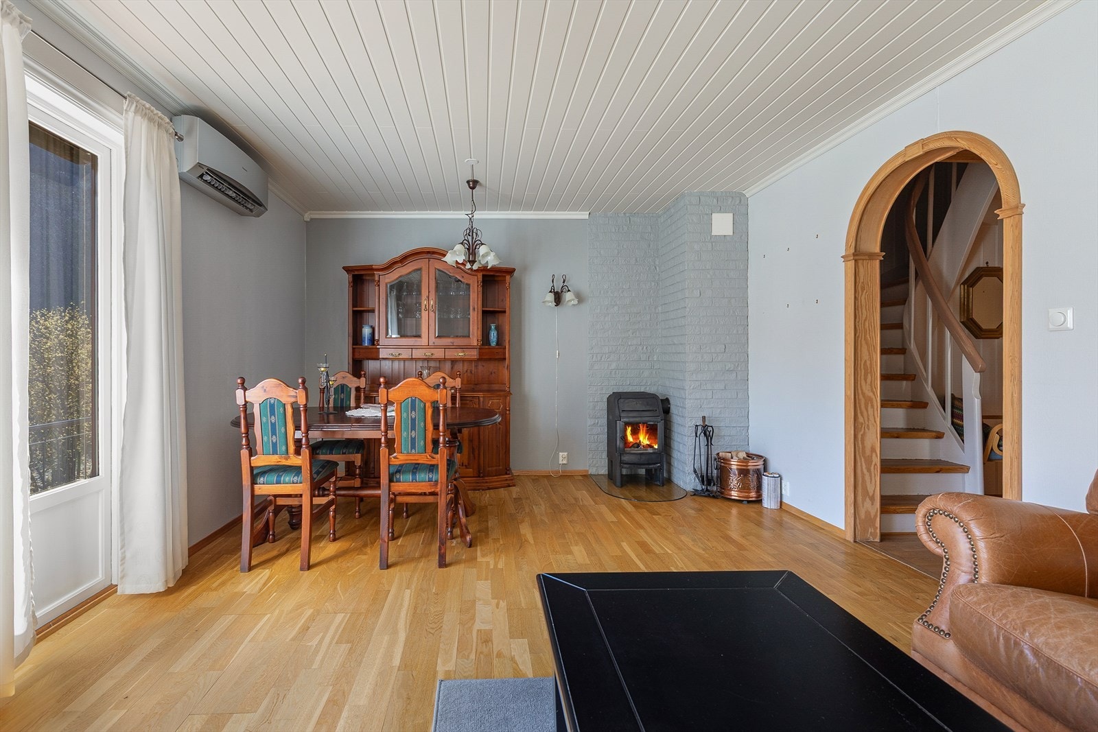 Her har ein plass til både sofagruppe og sitteplass. Galleribilde