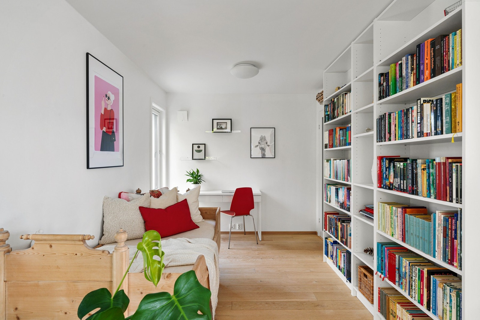 Flere tilsvarende leiligheter i bygget har etablert dette som et tredje soverom, og rommet gir derfor svært gode muligheter for familier eller kjøpere med behov for ekstra rom. Galleribilde