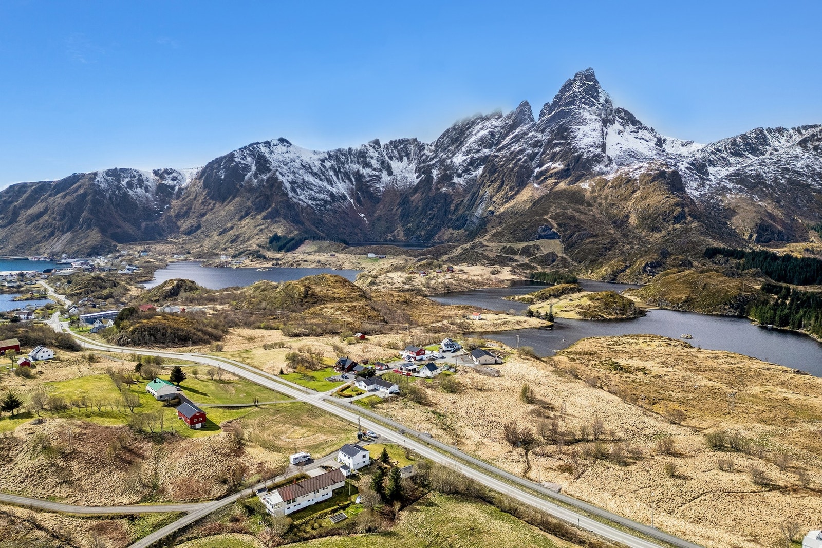 Gangavstand til populære turområder i Skottnesvassdraget, hvor du bl.a. finner flere vann du kan fiske ørret og røye i. Galleribilde