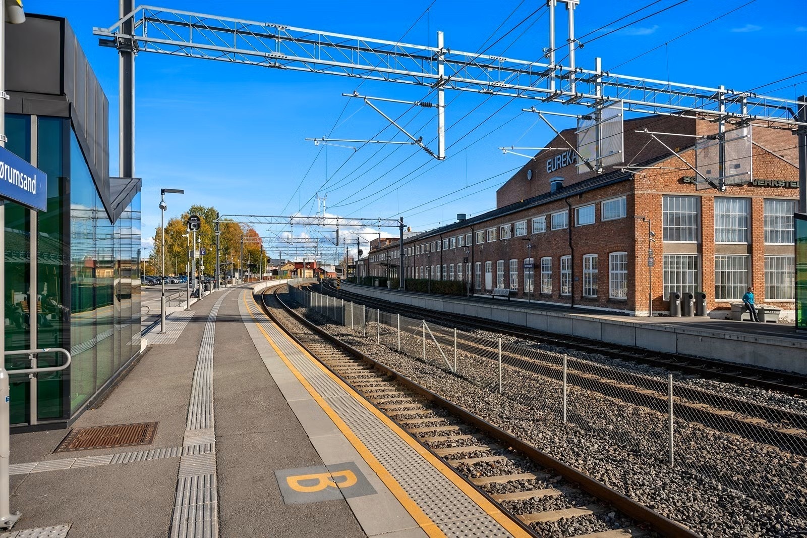Kun 3 min gange unna leiligheten finner du Sørumsand stasjon. Toget tar deg til Lillestrøm på unnerkant av 20 min. Galleribilde
