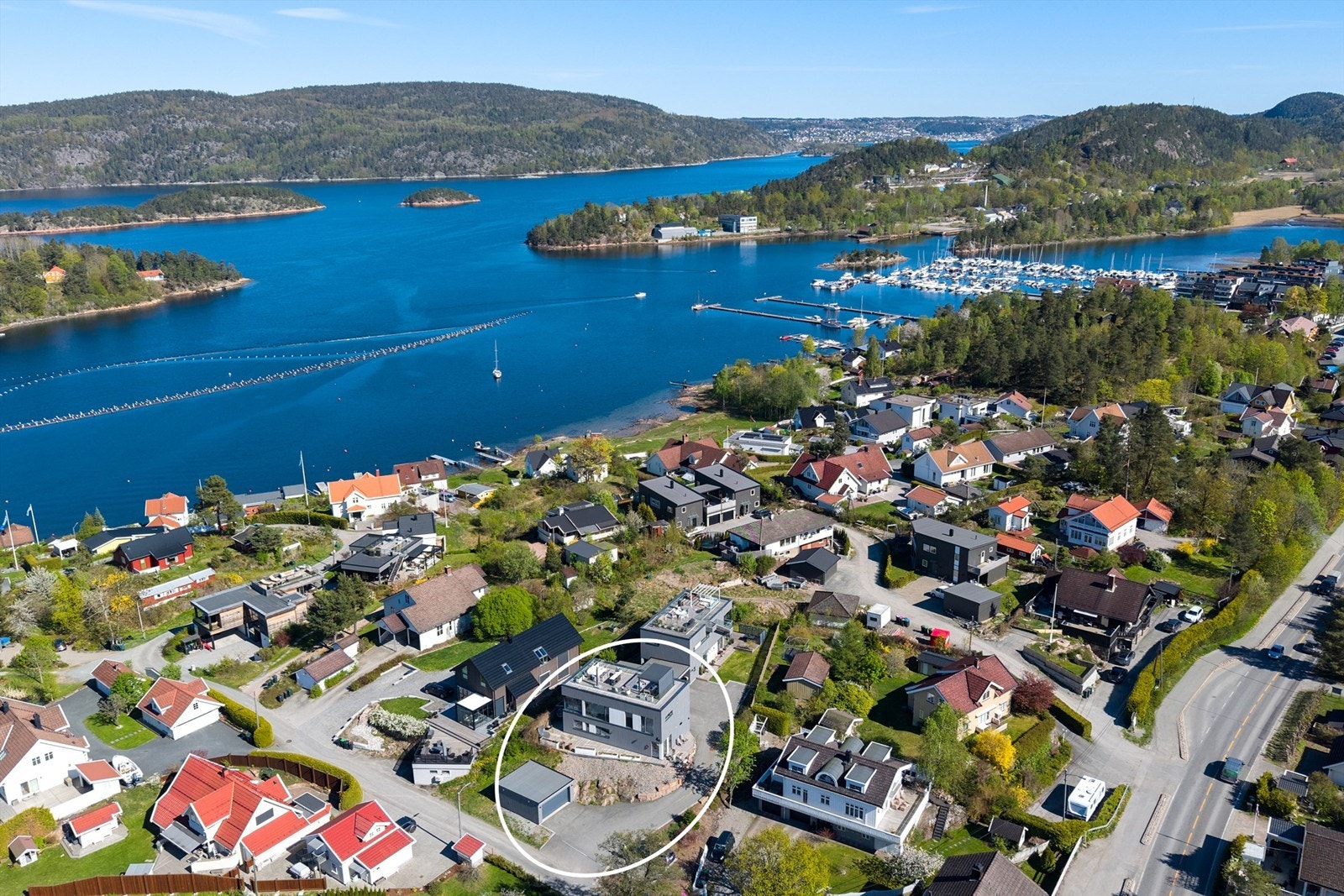 Med fjorden som "nærmeste nabo" Galleribilde