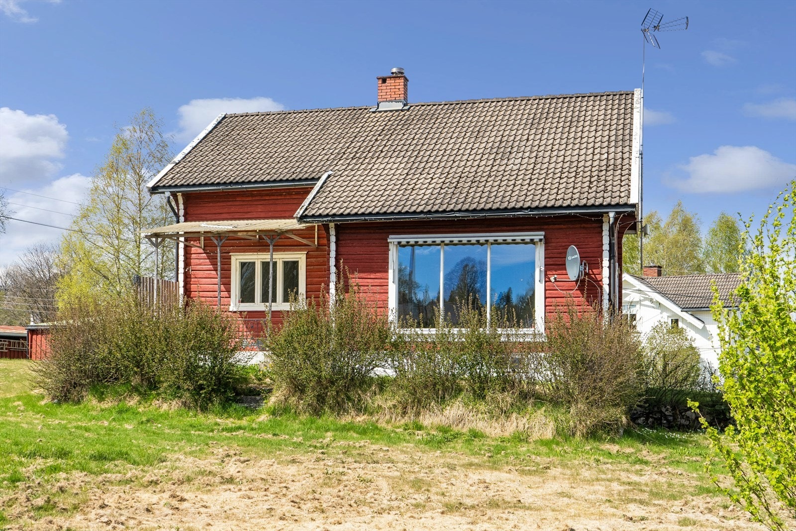 Eiendommen ligger i familievennlig og etablert boligområde med nærhet til natur Galleribilde