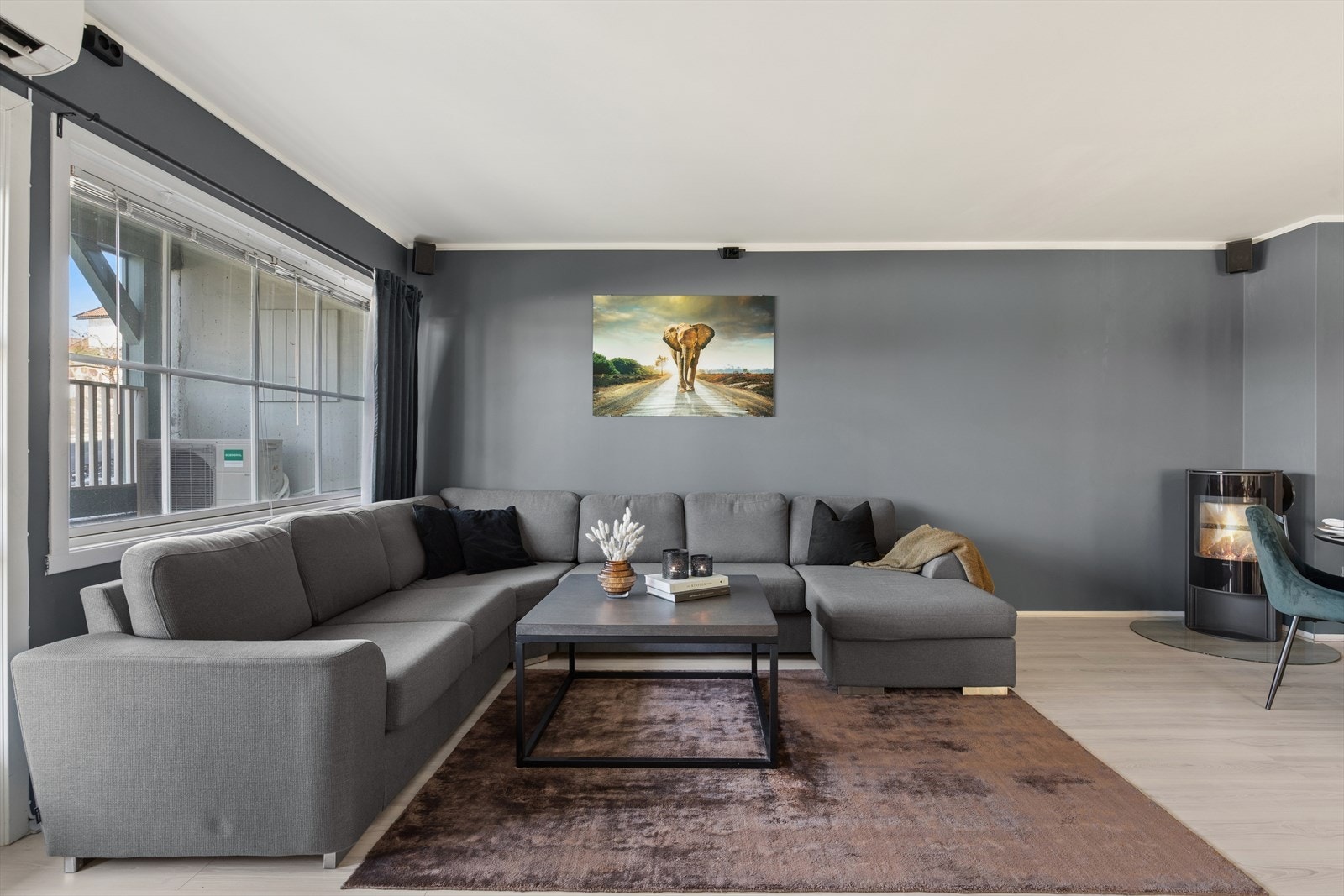 Leiligheten har et moderne uttrykk med flere oppgraderinger de senere årene. Galleribilde