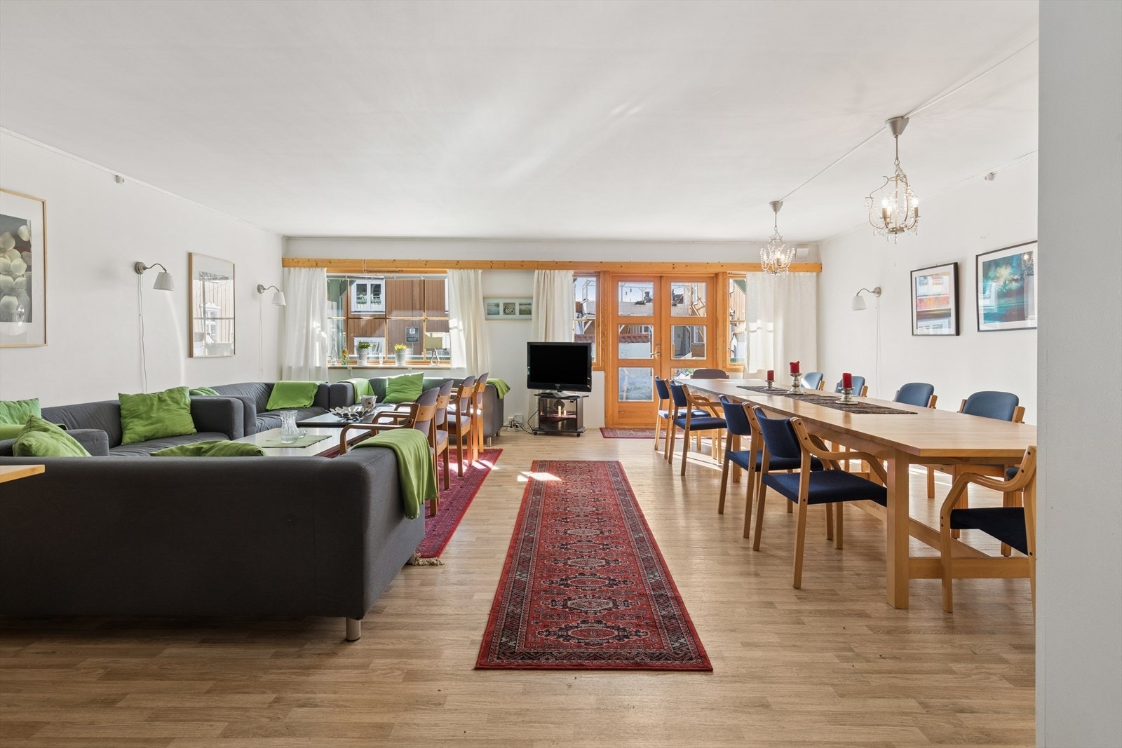 Borettslaget tilbyr et stort og velutstyrt felleslokale som andelseiere kan låne kostnadsfritt. Her er det også kjøkken og wc. Galleribilde