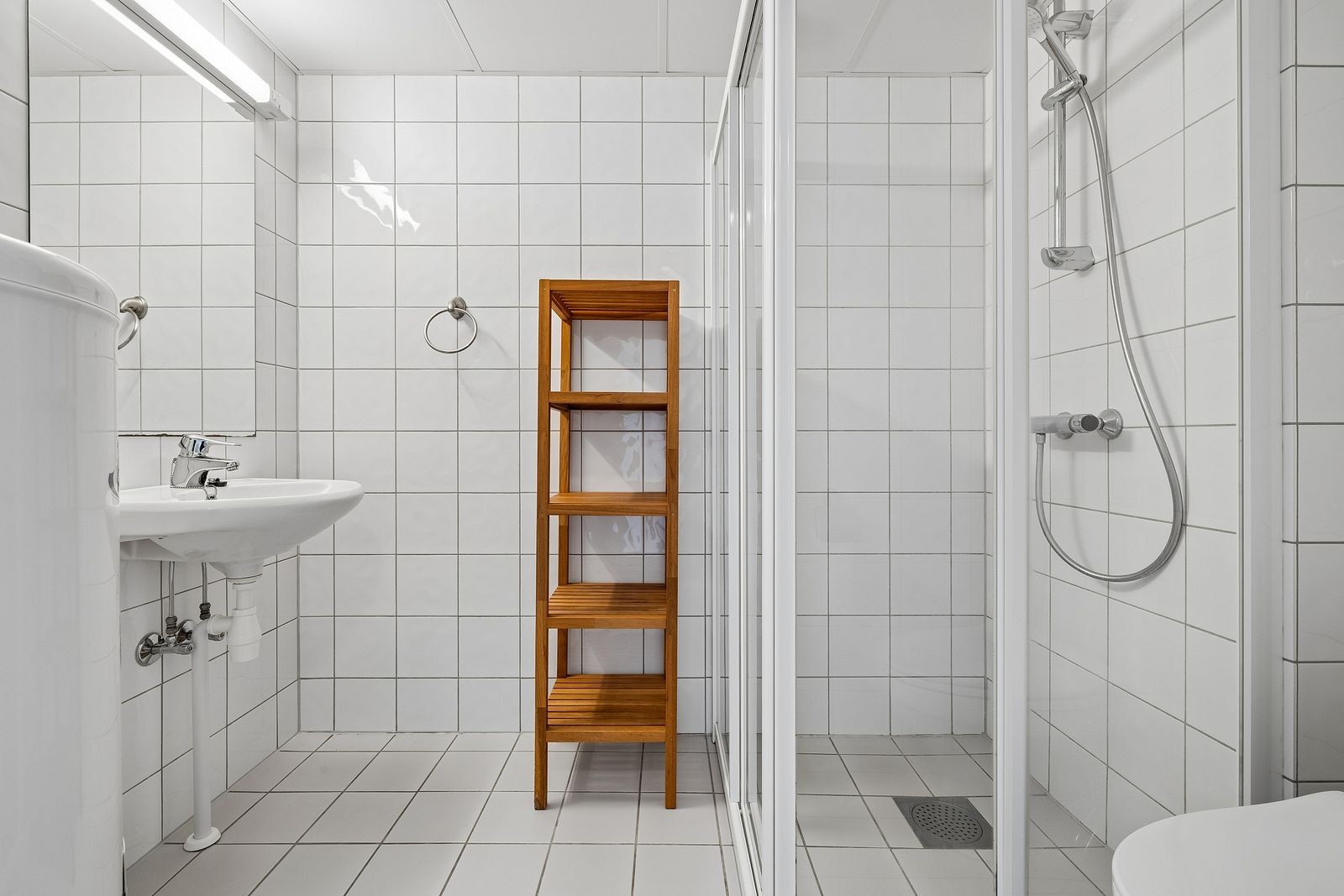 Bad nede med dusj Galleribilde