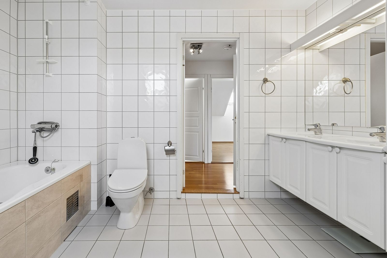 Badet oppe med badekar Galleribilde