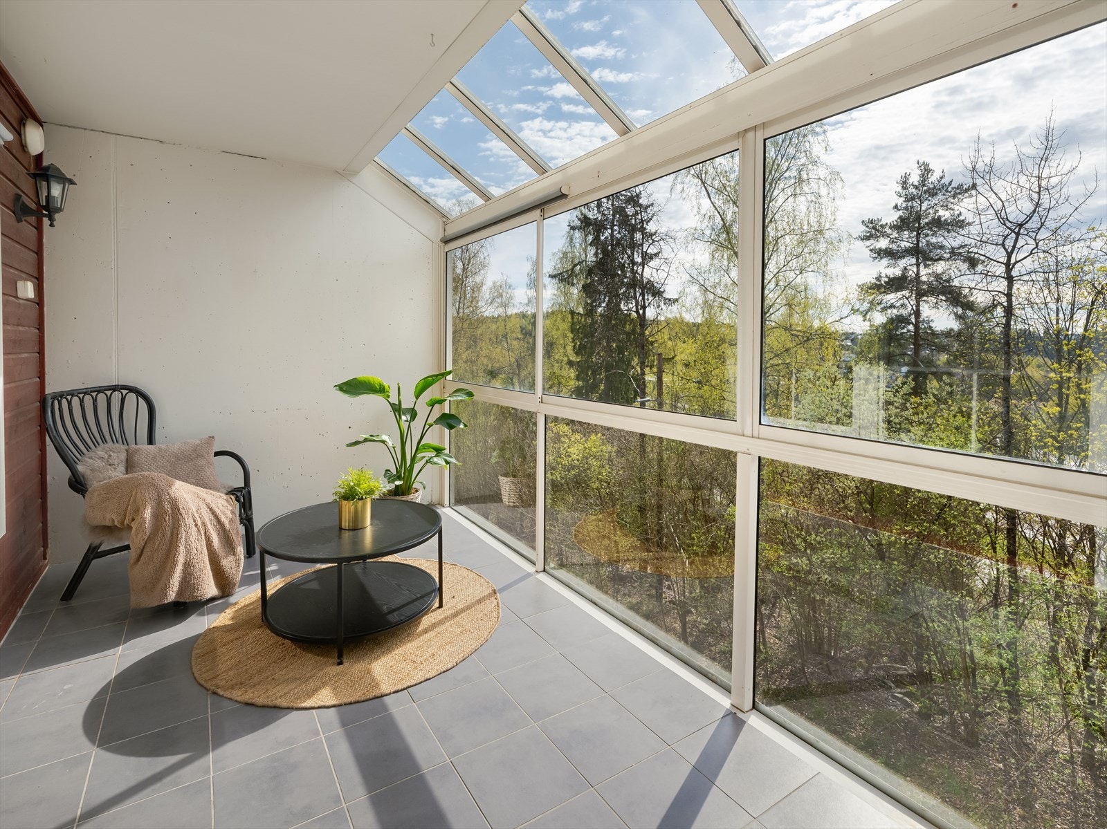 Stor og romslig innglasset balkong på hele 13 kvm. Galleribilde