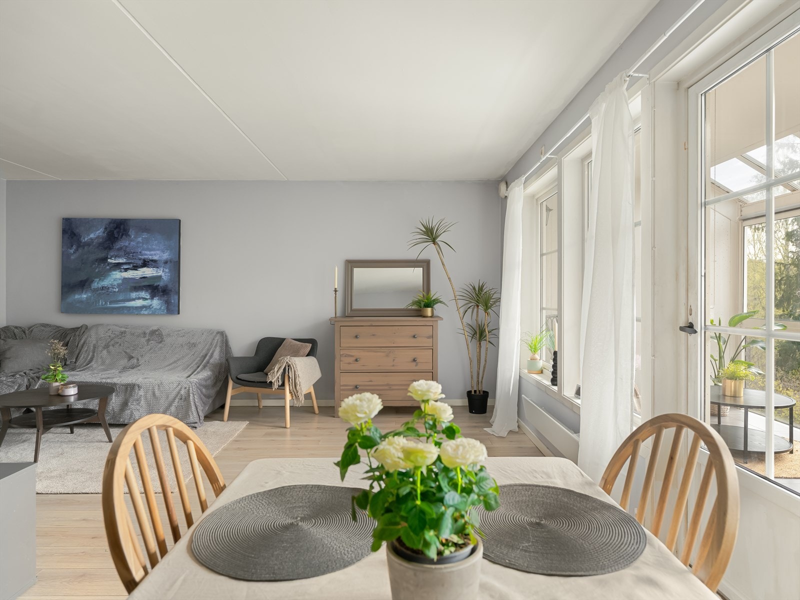 Leiligheten er malt i en lun og behagelig farge. Galleribilde