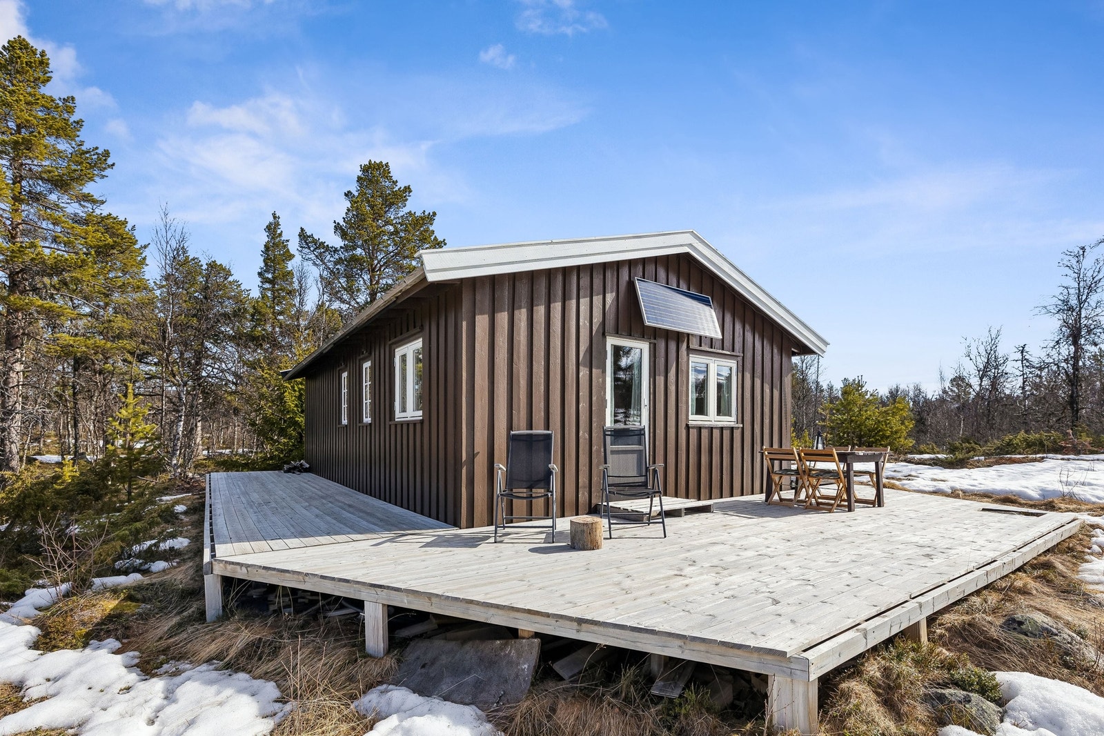 Her har du sol hele dagen, platten vender mot sør. Galleribilde