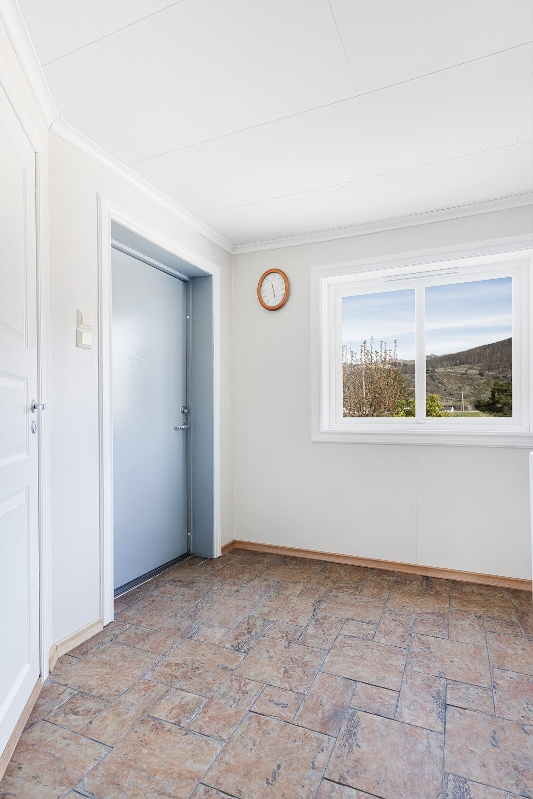 Lyst og innbydende inngangsparti. Galleribilde