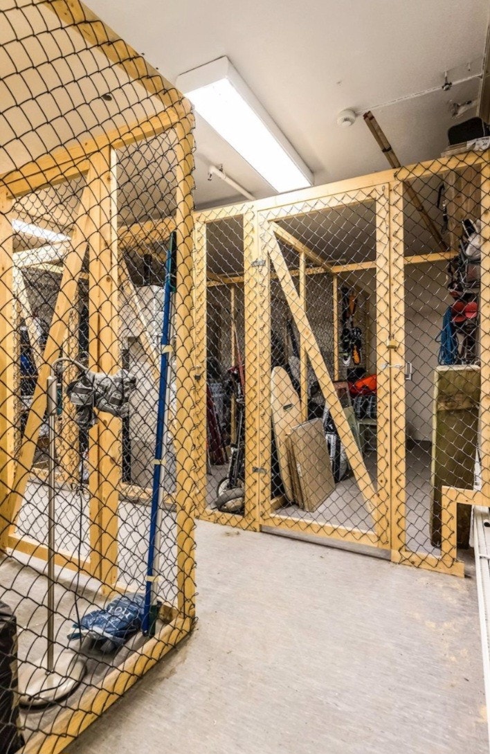 Bod i kjelleren Galleribilde