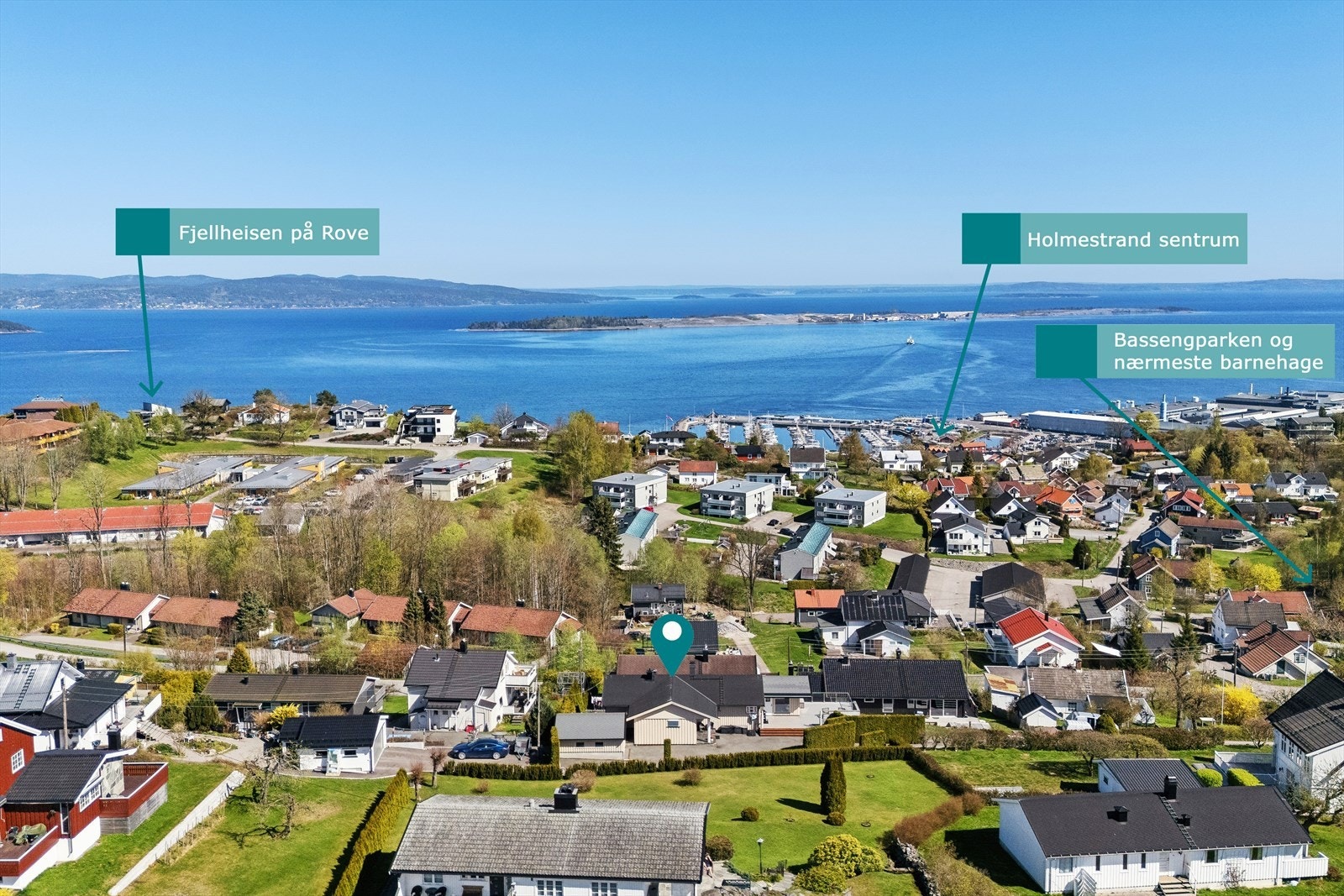 Boligen har en sentral og solrik beliggenhet med gangavstand til blant annet skole, barnehage, treningssenter, butikker, turområder, sentrum og fjellheisen på Rove. Galleribilde
