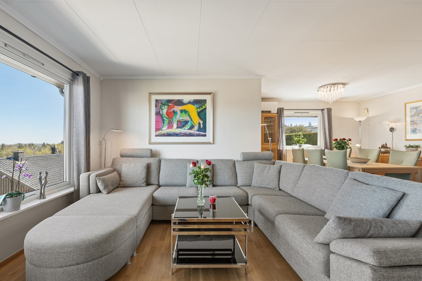 Rommet har en åpen og sosial løsning. Galleribilde
