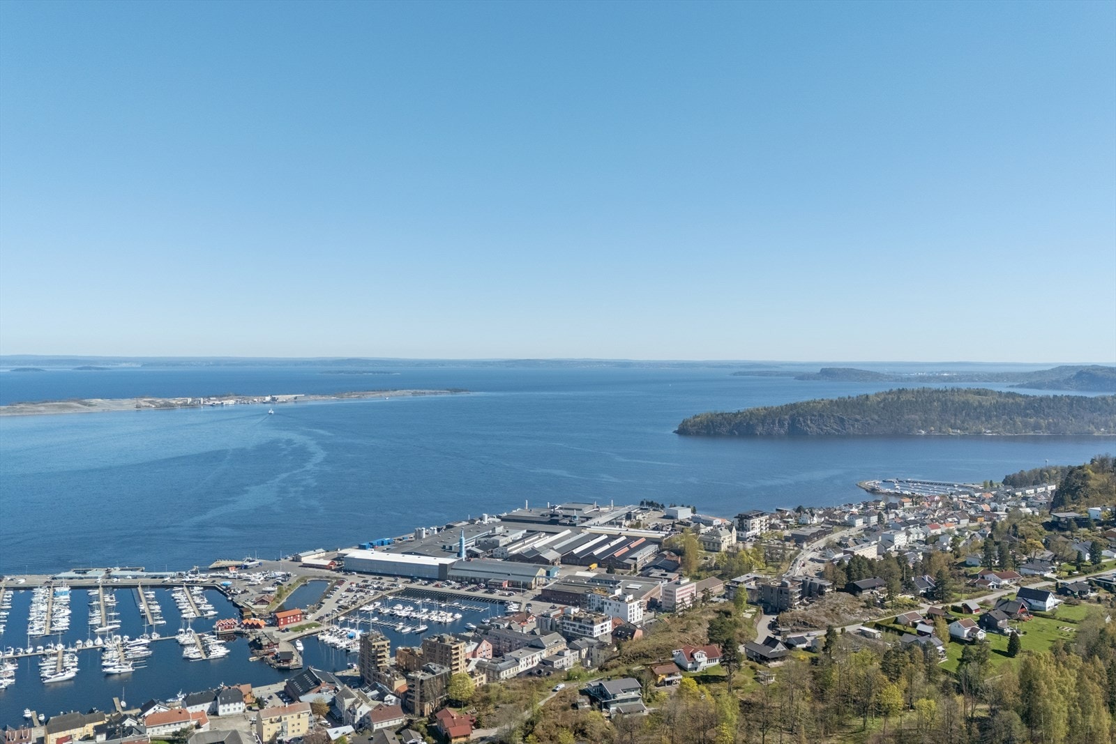 Holmestrand er en attraktiv by i utvikling, med sterk tilflytting, og fremstår som både familievennlig og trygg. Galleribilde