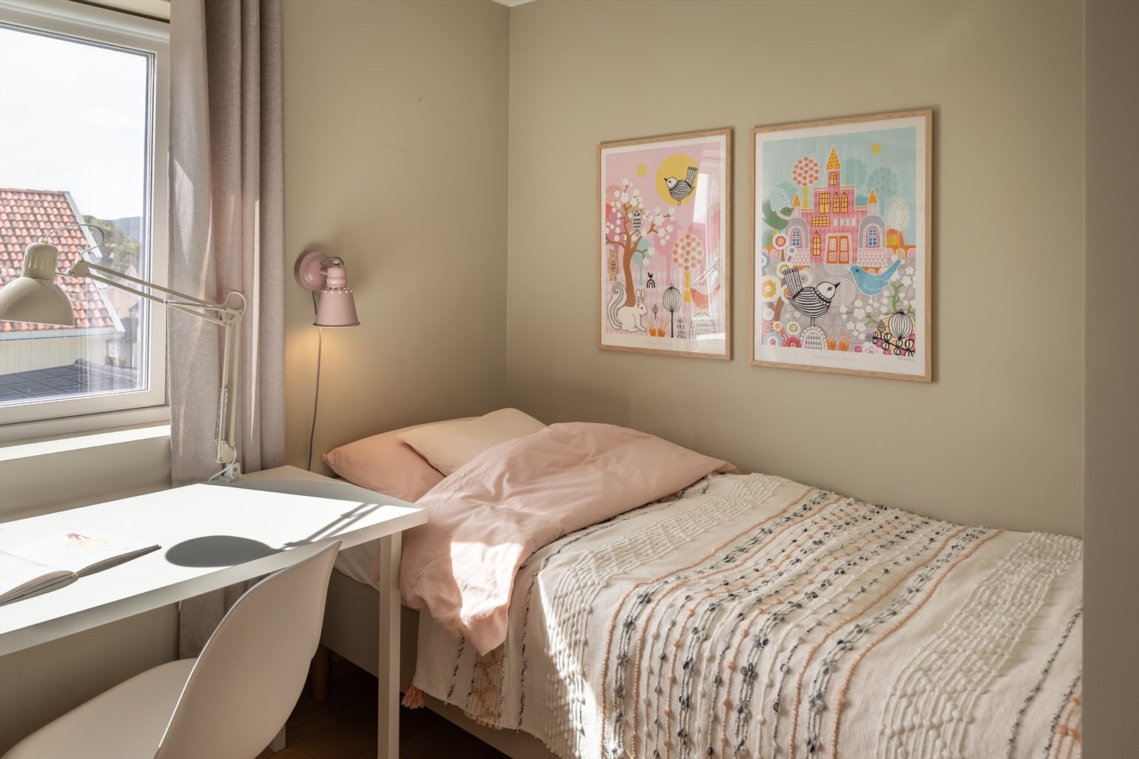 Alle soverommene vender ut mot rolige omgivelser. Galleribilde