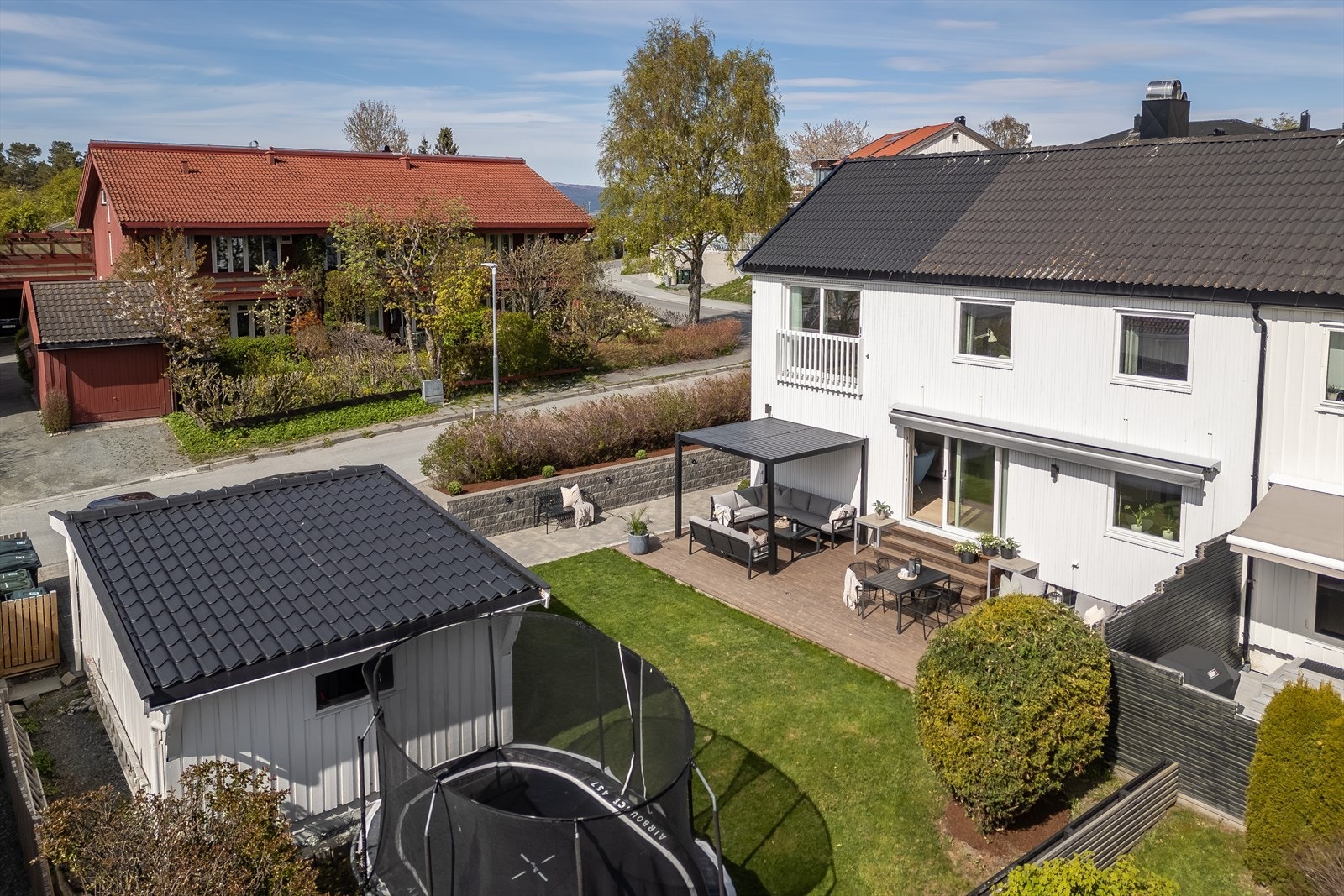 Fra desember 2020 til juli 2021 ble boligen betydelig renovert både inn- og utvendig. Taket fra hoveddel ble byttet i 2011. Galleribilde