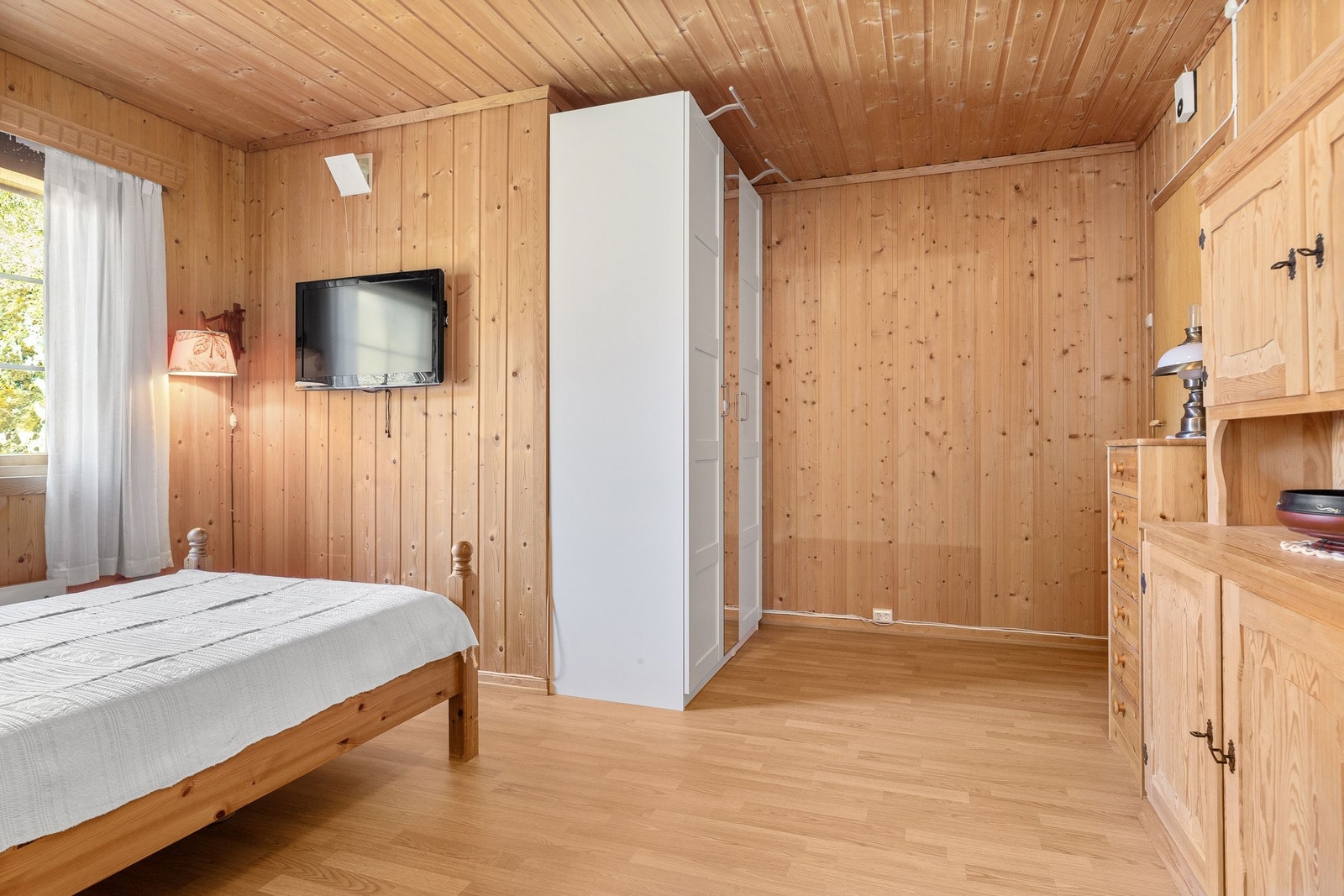 Soverom i 1. etasje med eget bad Galleribilde