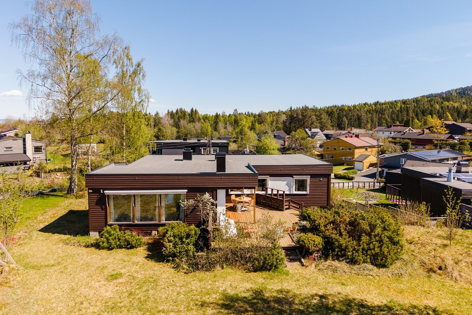 Området oppleves som trygt og oversiktlig, og egner seg godt for både familier og de som ønsker en rolig hverdag med nærhet til naturen. Galleribilde