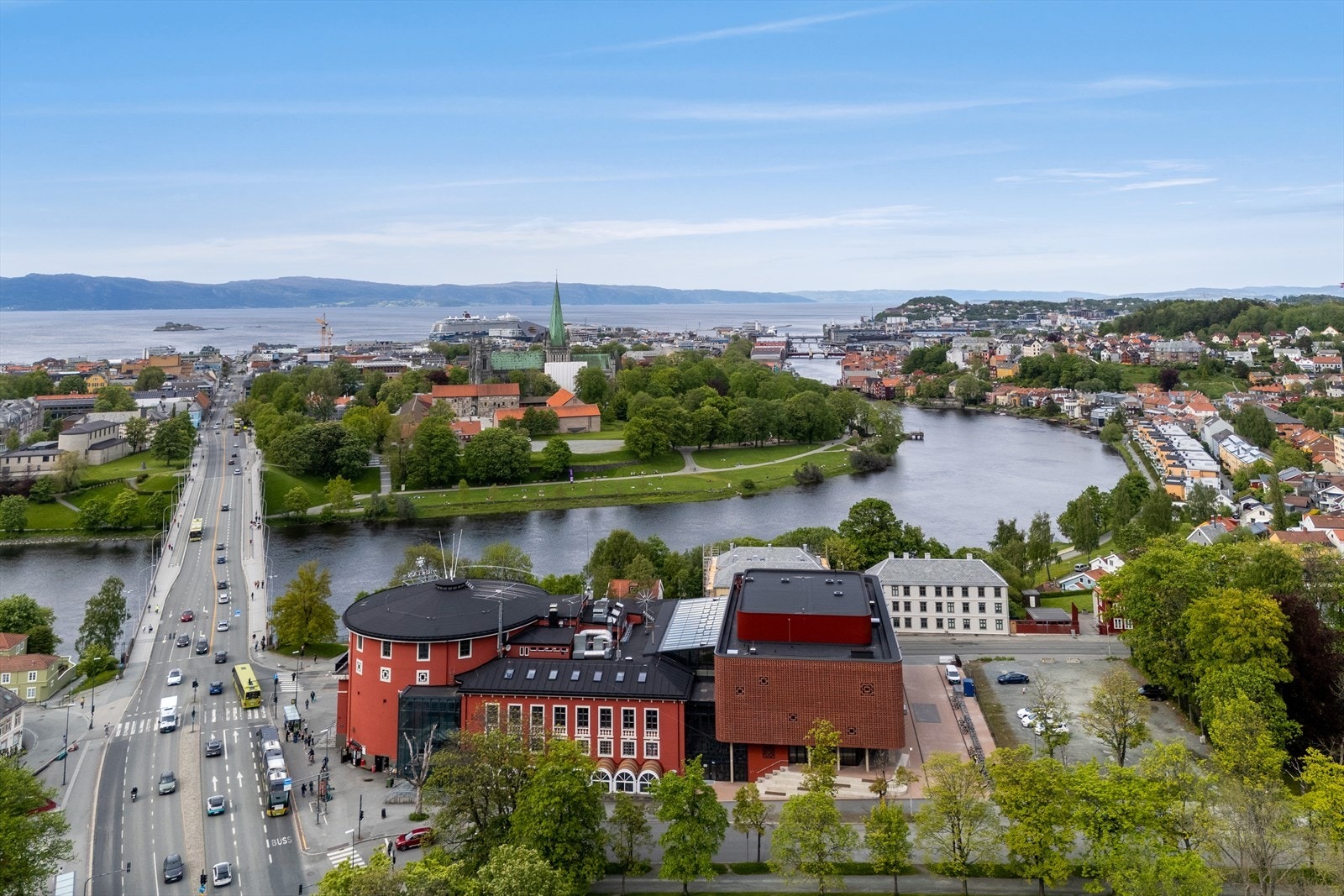 Trondheim sentrum når man både til fots og kollektivt. Galleribilde