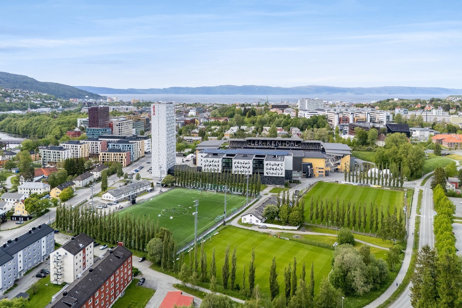 Lerkendal stadion ligger like ved Galleribilde