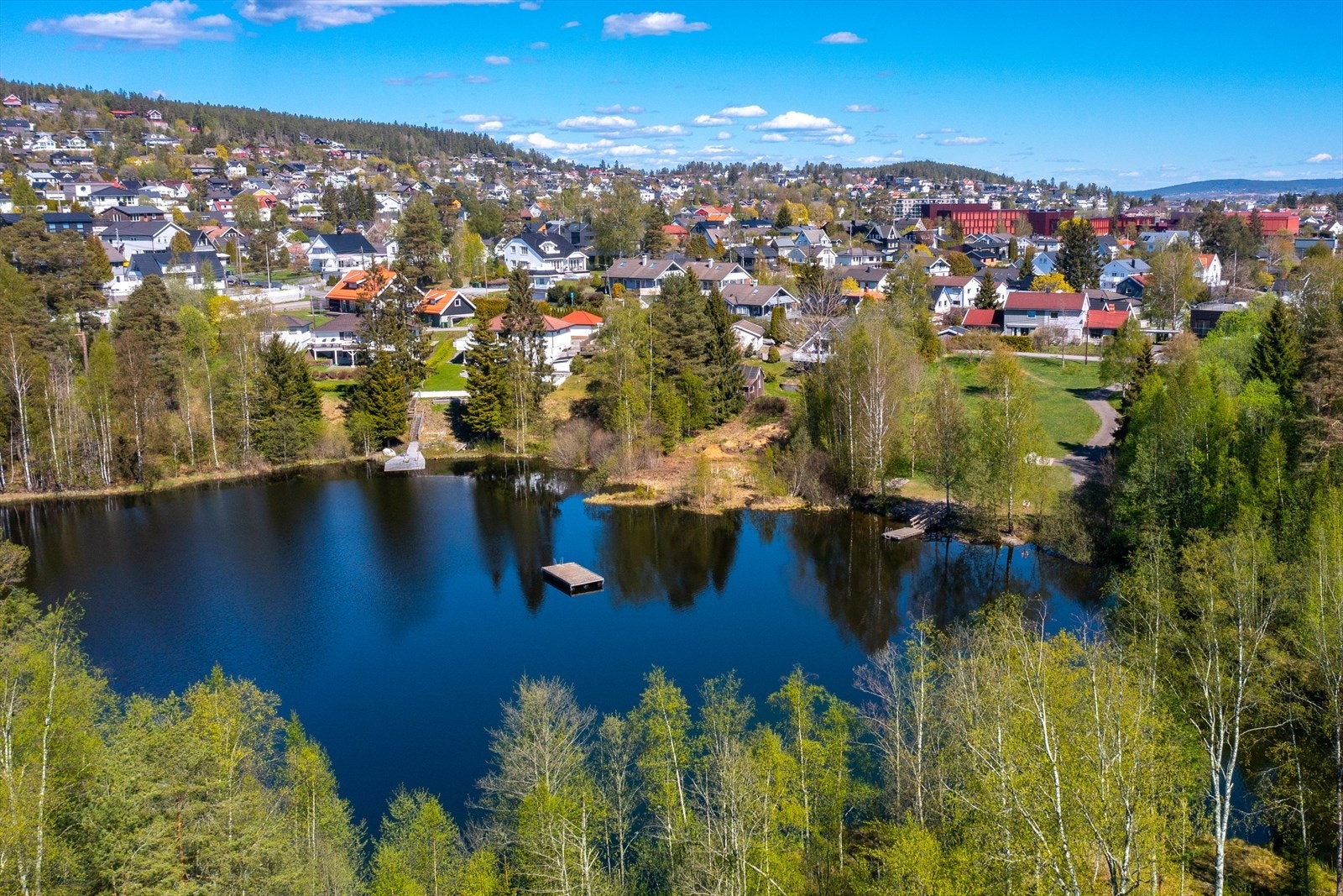 Perfekt å ta med håndkle og badetøyet ned på varme sommerdager. Galleribilde
