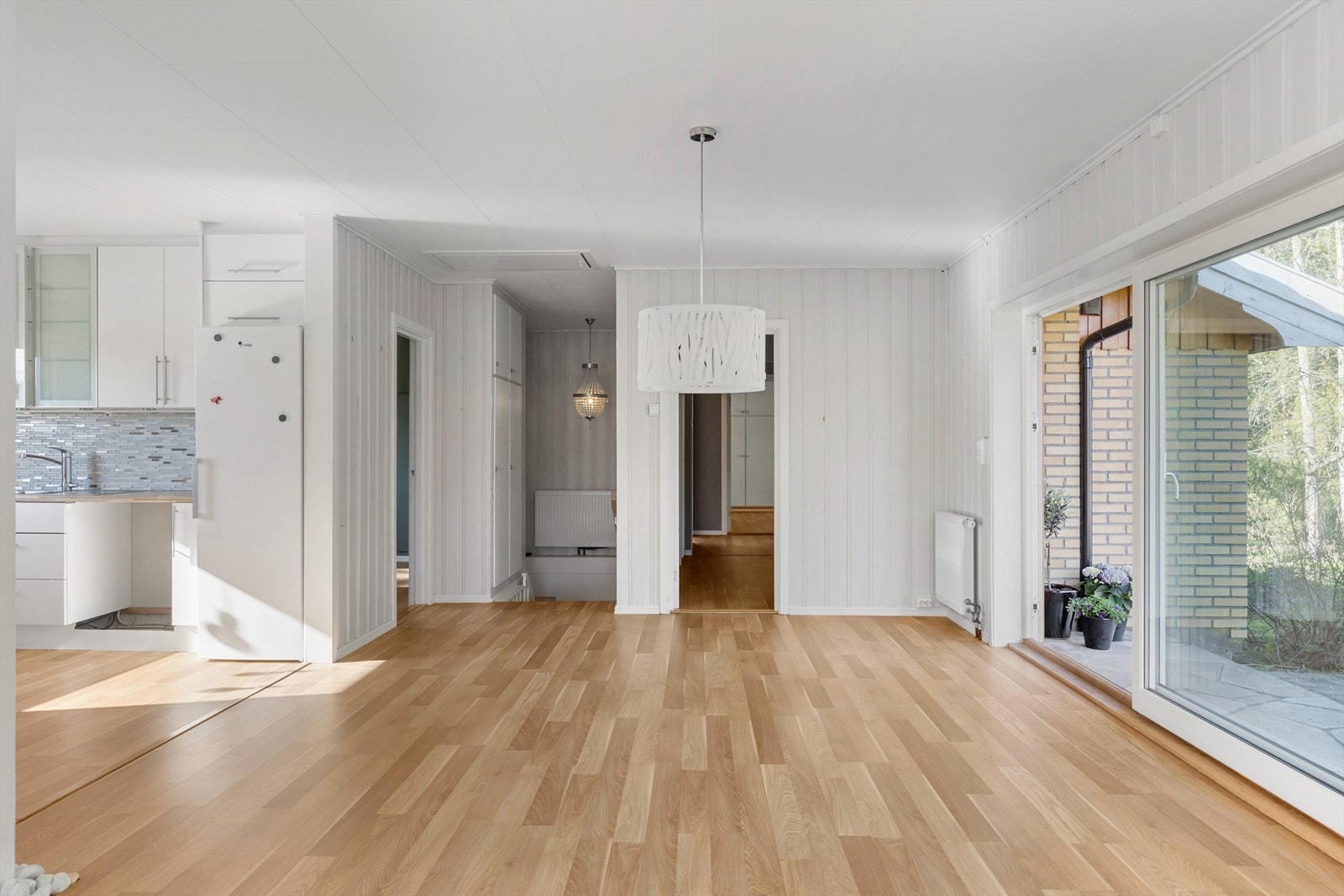 Det er god plass til stort spisebord med plass til hele familien! Galleribilde