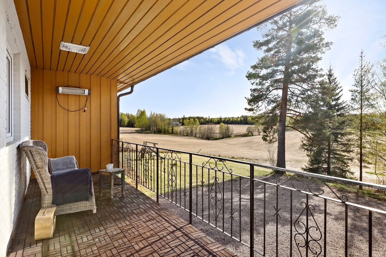 Hyggelig, takoverbygget balkong på ca. 12m² Galleribilde