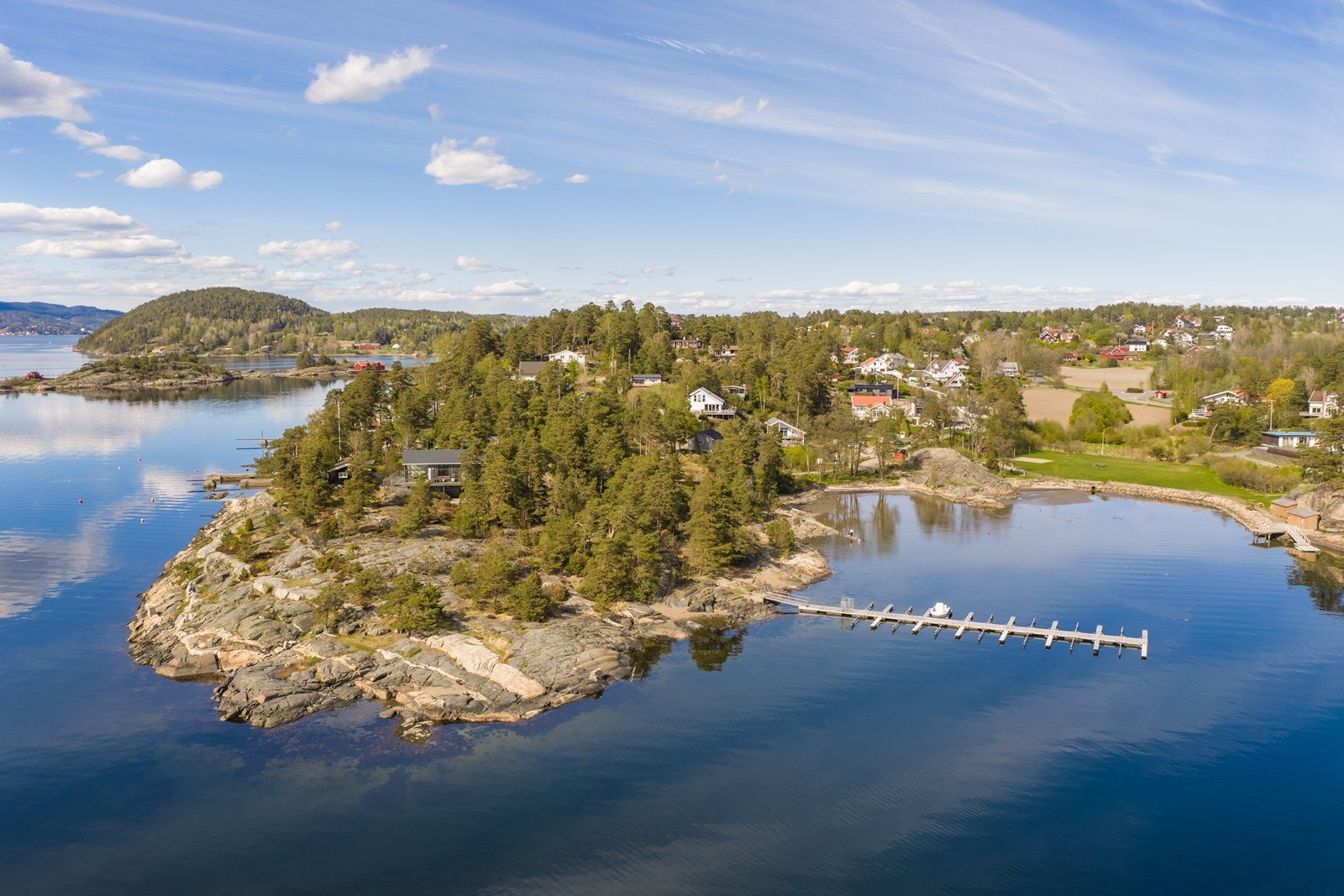 Nærområdet byr på flott kystlandskap med svaberg og små viker. Galleribilde