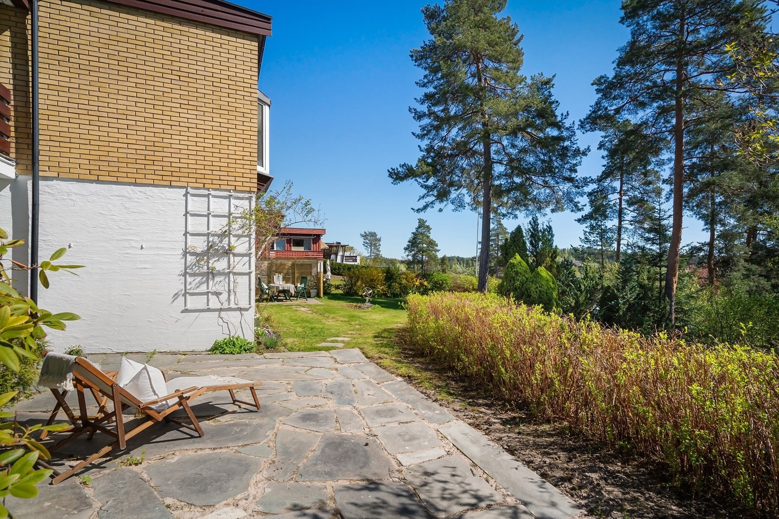 God plass til utemøbler i flere soner. Galleribilde