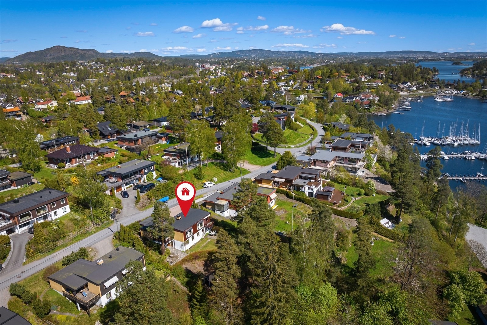 Eiendommen ligger i et meget barnevennlig og solrikt område. Galleribilde