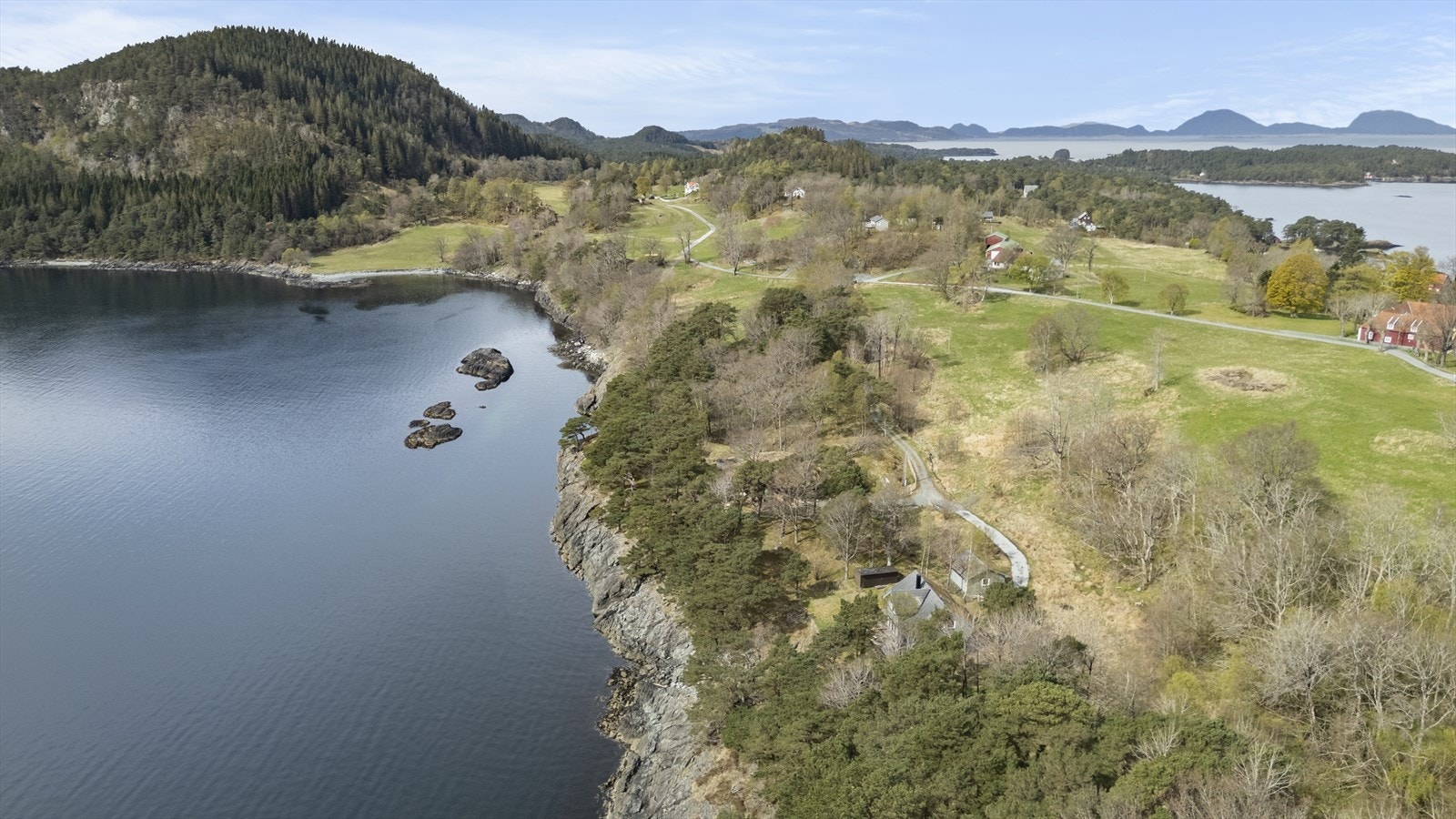 Svanøy byr på merkte turløyper og flotte sykkelvegar for den aktive. Galleribilde