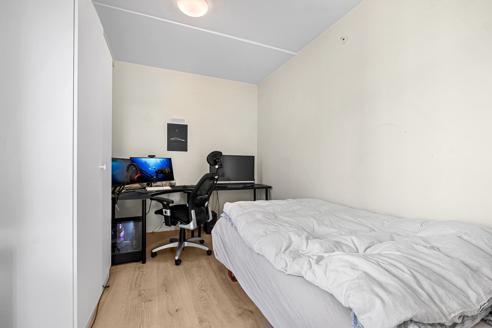 Ett av soverommene kan enkelt benyttes som gjesterom, barnerom eller kontor. Galleribilde