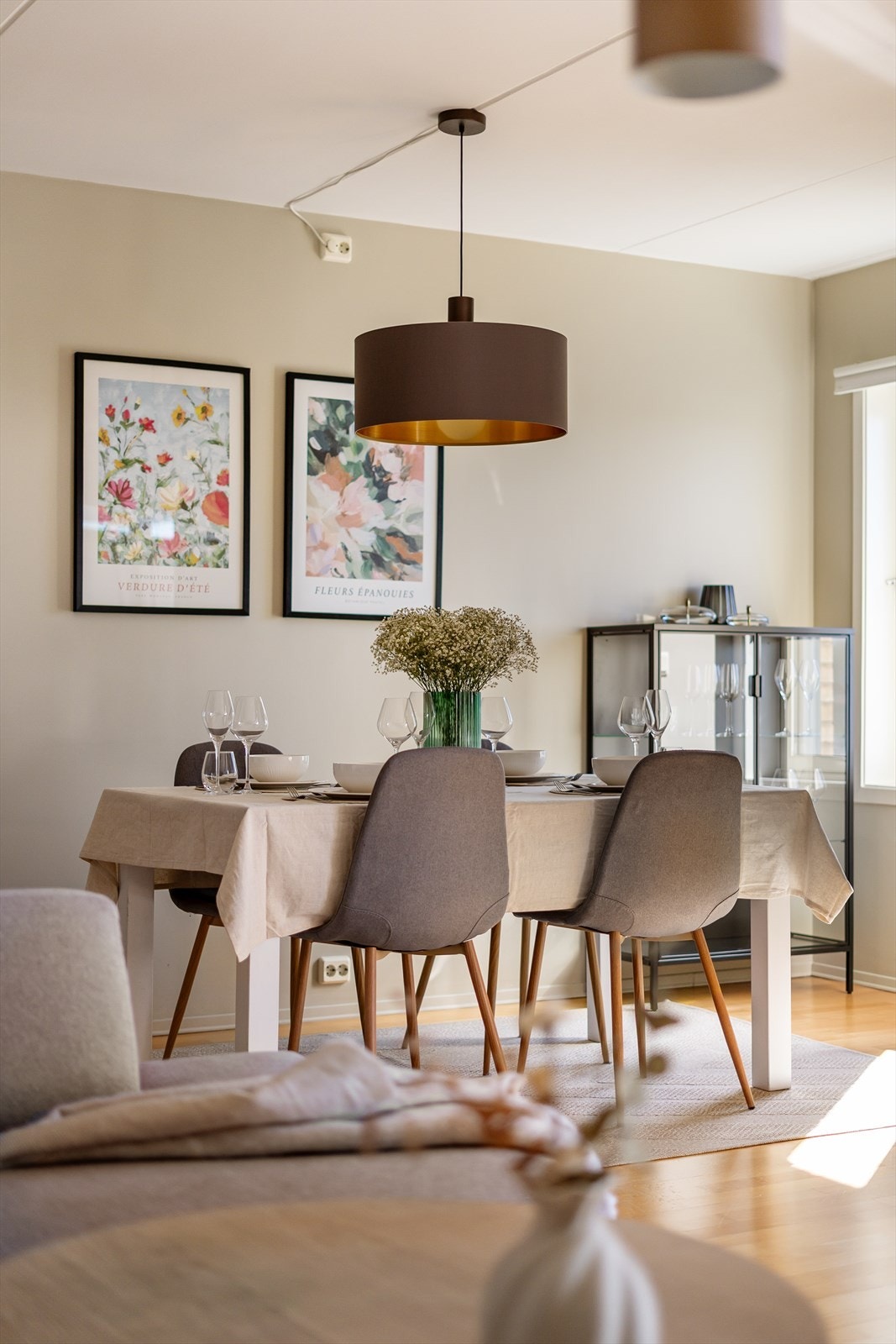 - Elegant spiseplass med gjennomført interiør - Galleribilde