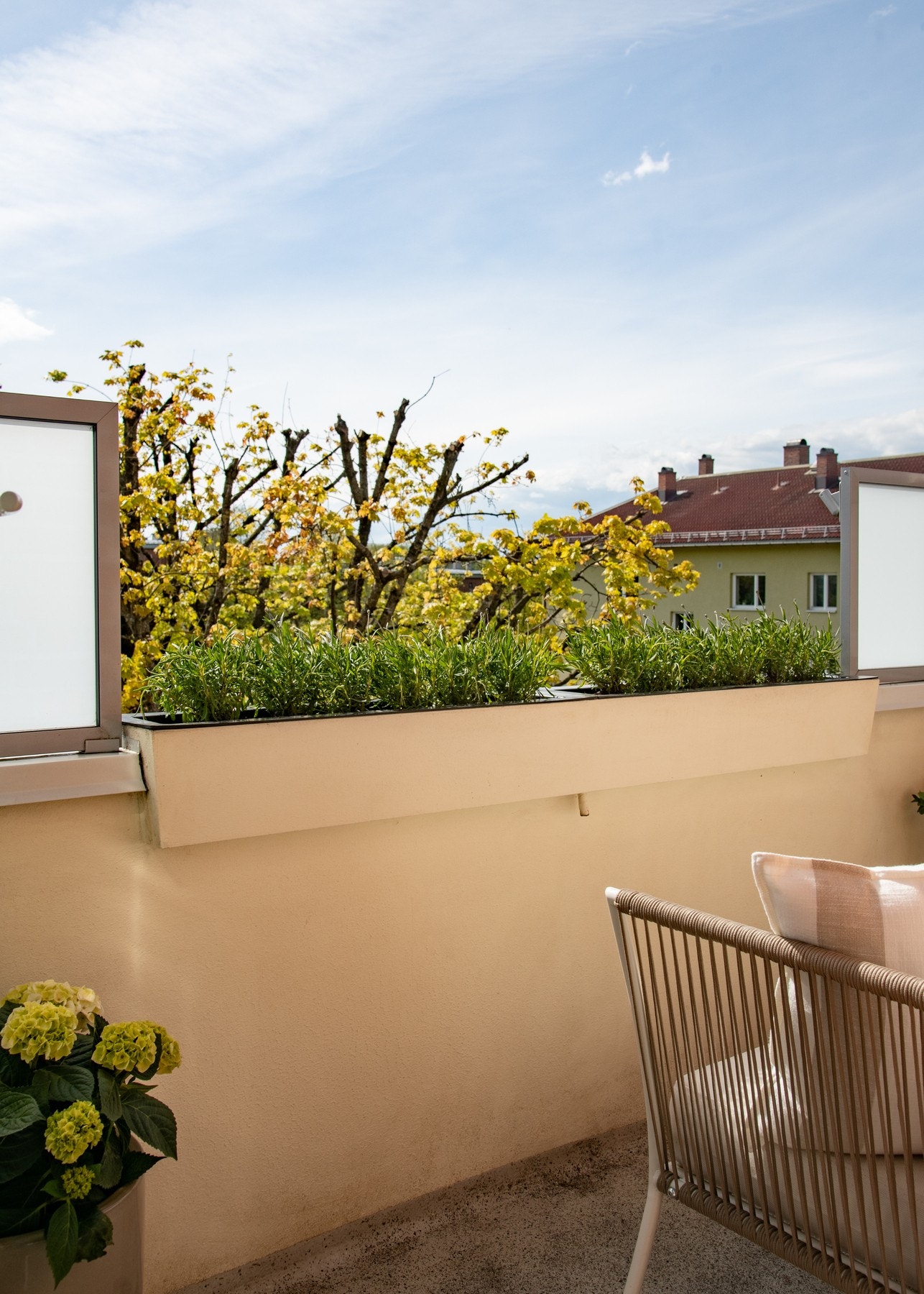Balkongen er på ca. 4m² og har plass til hyggelig utemøblement. Galleribilde